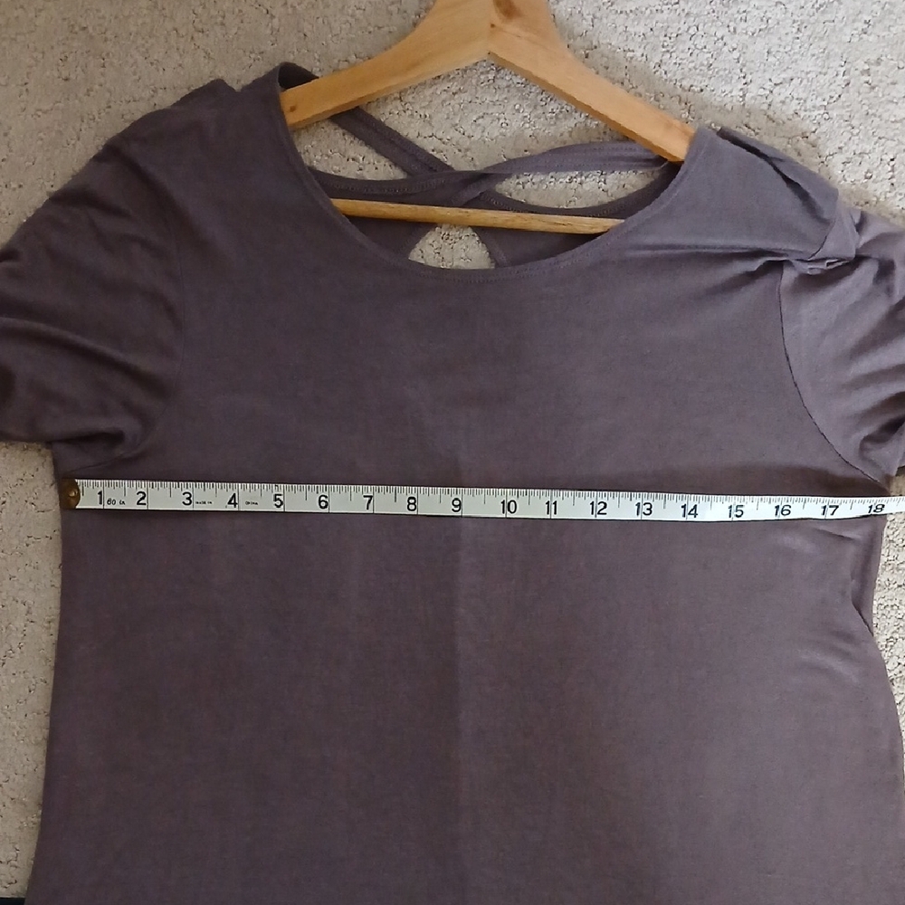 Beyond Yoga Tee * Flaws - Picture 9 of 11